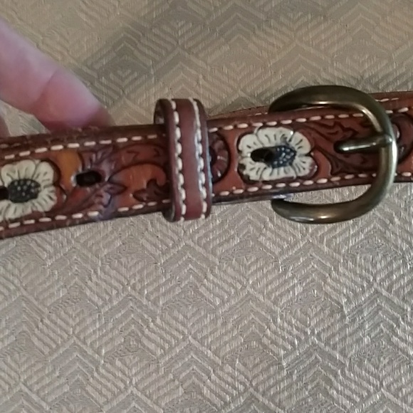 VTG Floral Scrollwork Hand Tooled Leather Belt - Picture 6 of 7